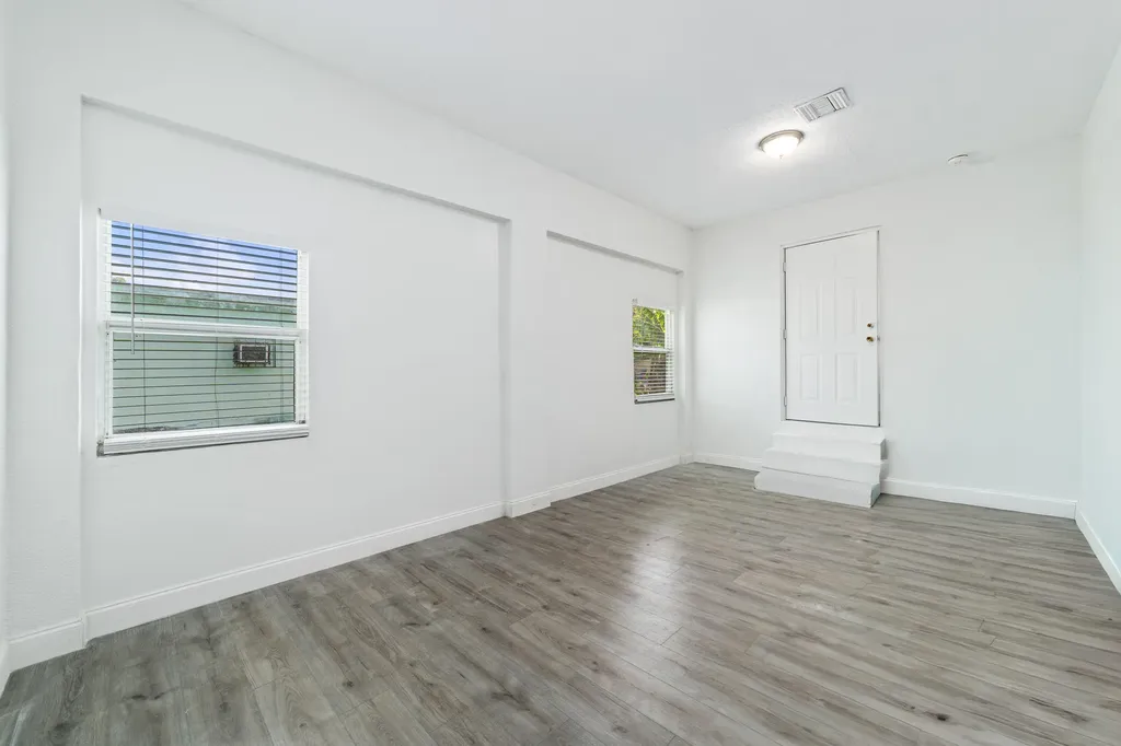317 NW 14th Street Belle Glade FL 33430