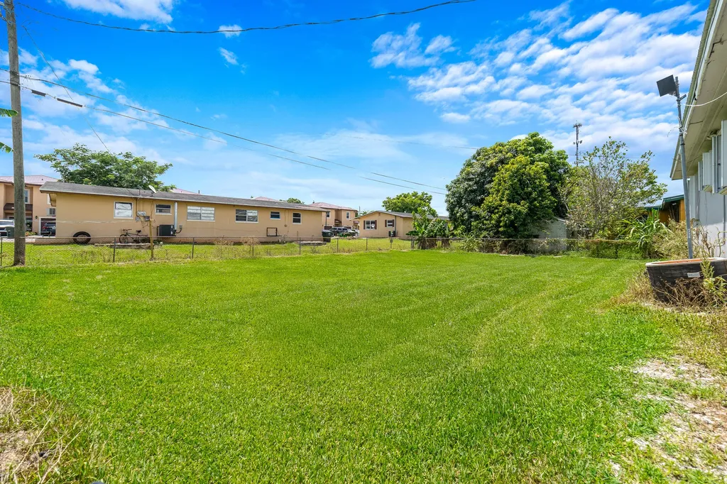 317 NW 14th Street Belle Glade FL 33430