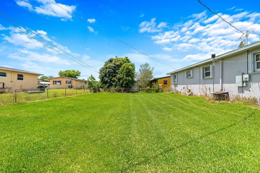 317 NW 14th Street Belle Glade FL 33430