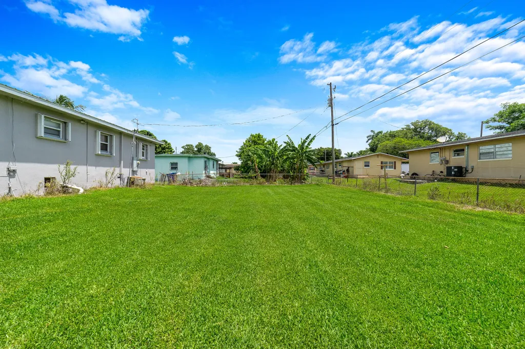 317 NW 14th Street Belle Glade FL 33430