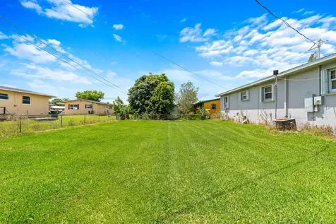 317 NW 14th Street Belle Glade FL 33430