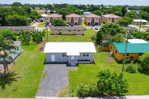 317 NW 14th Street Belle Glade FL 33430