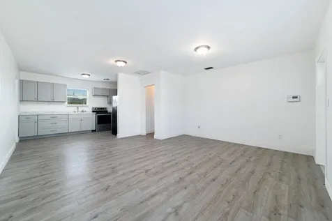 317 NW 14th Street Belle Glade FL 33430