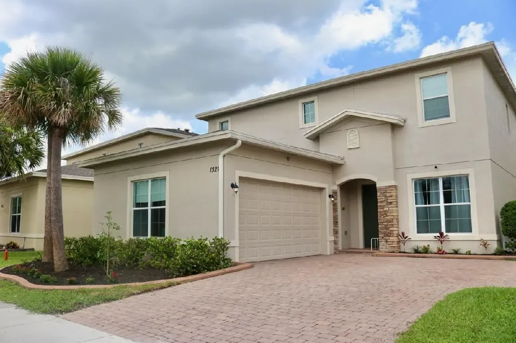 1327 NW Leonardo Circle Port St Lucie FL 34986