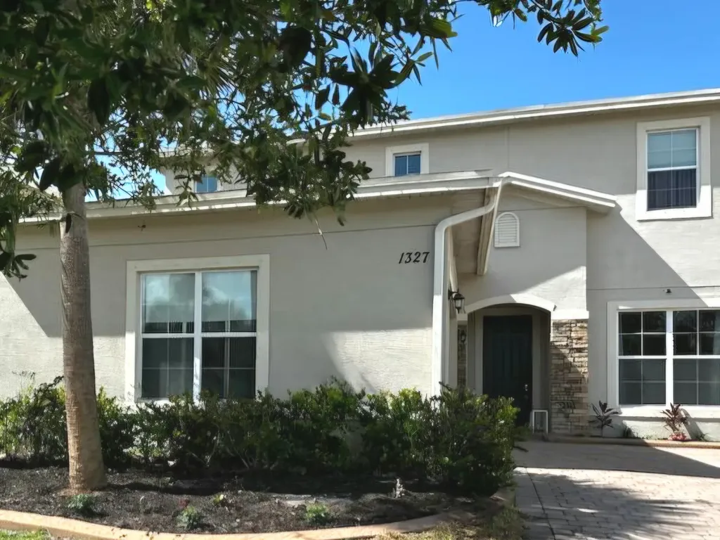 1327 NW Leonardo Circle Port St Lucie FL 34986