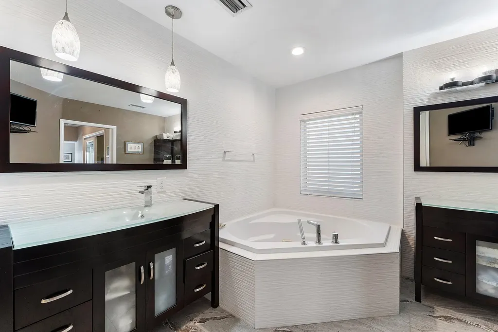 940 SW Mulberry Way Boca Raton FL 33486