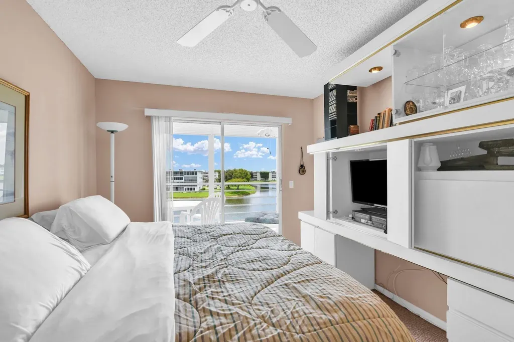 4053 Wolverton C Boca Raton FL 33434