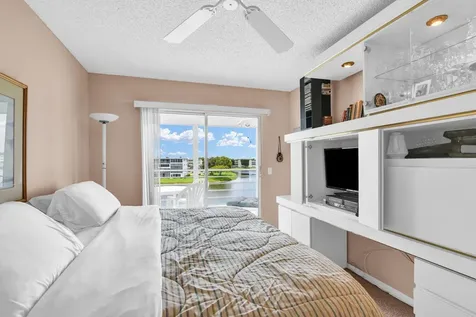 4053 Wolverton C Boca Raton FL 33434