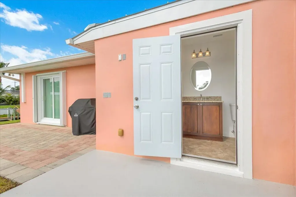 611 SE Harborview Drive Port St Lucie FL 34983