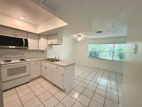7643 NW 74th Avenue Tamarac FL 33321