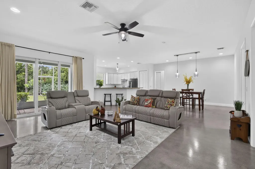 18842 93rd Road N The Acreage FL 33470
