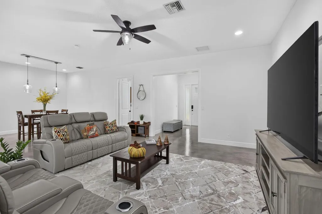 18842 93rd Road N The Acreage FL 33470