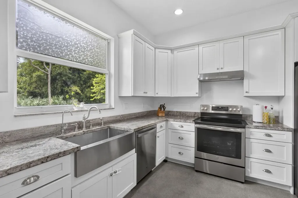 18842 93rd Road N The Acreage FL 33470