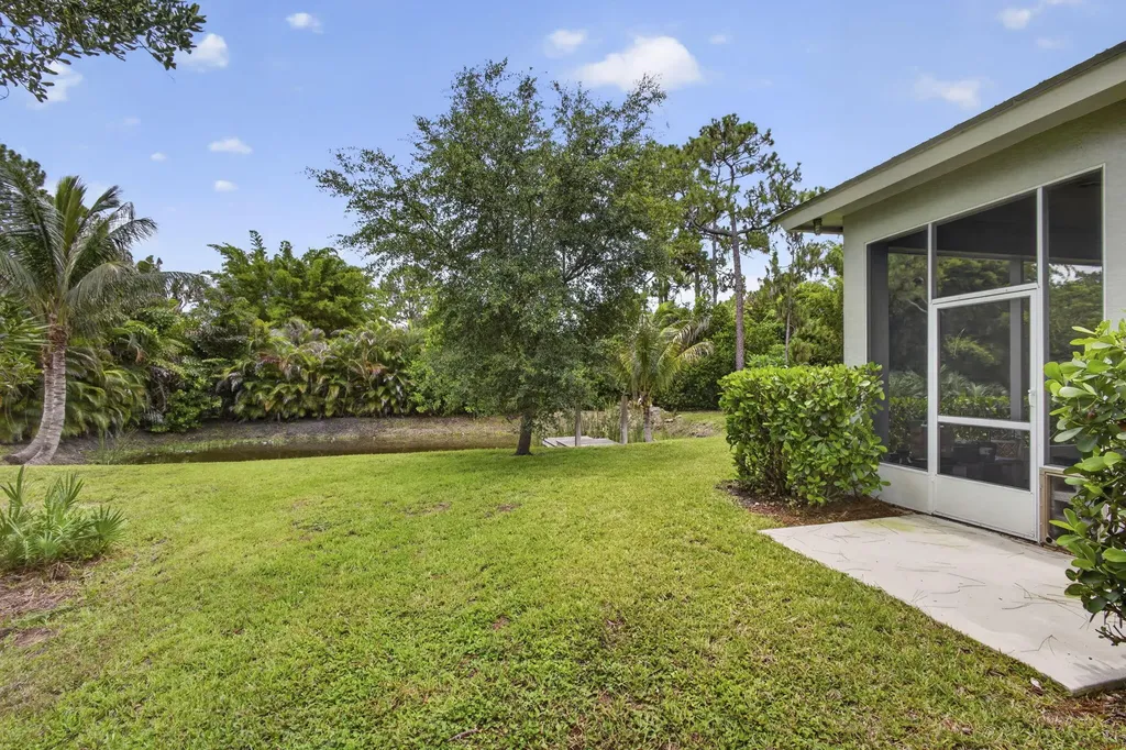 18842 93rd Road N The Acreage FL 33470