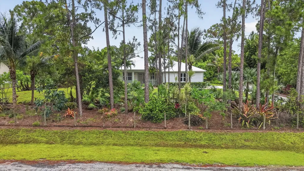 18842 93rd Road N The Acreage FL 33470