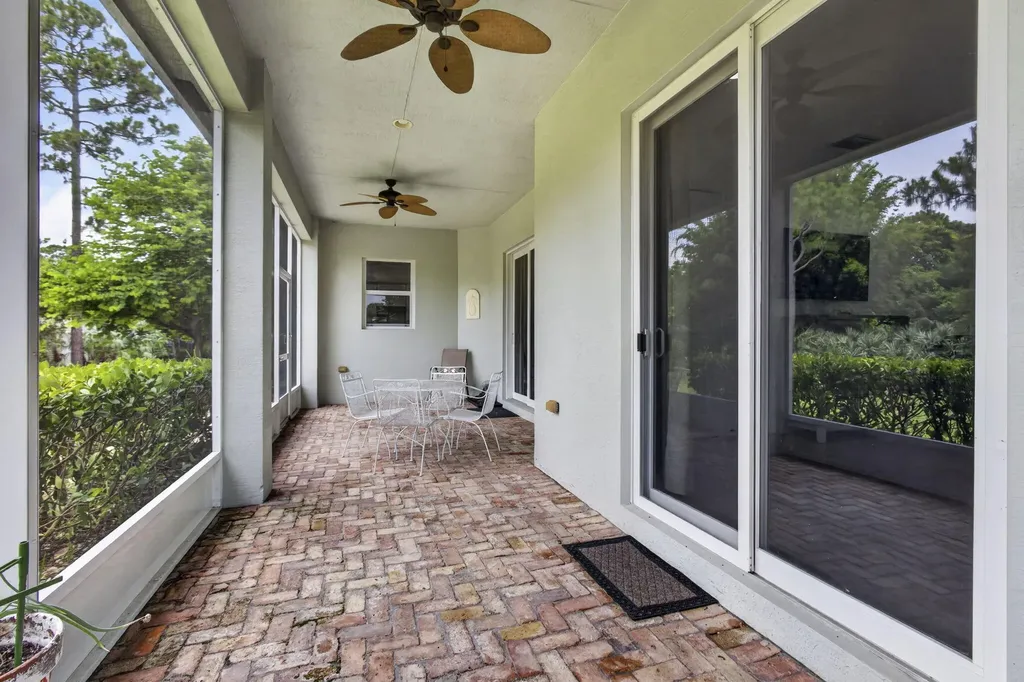 18842 93rd Road N The Acreage FL 33470