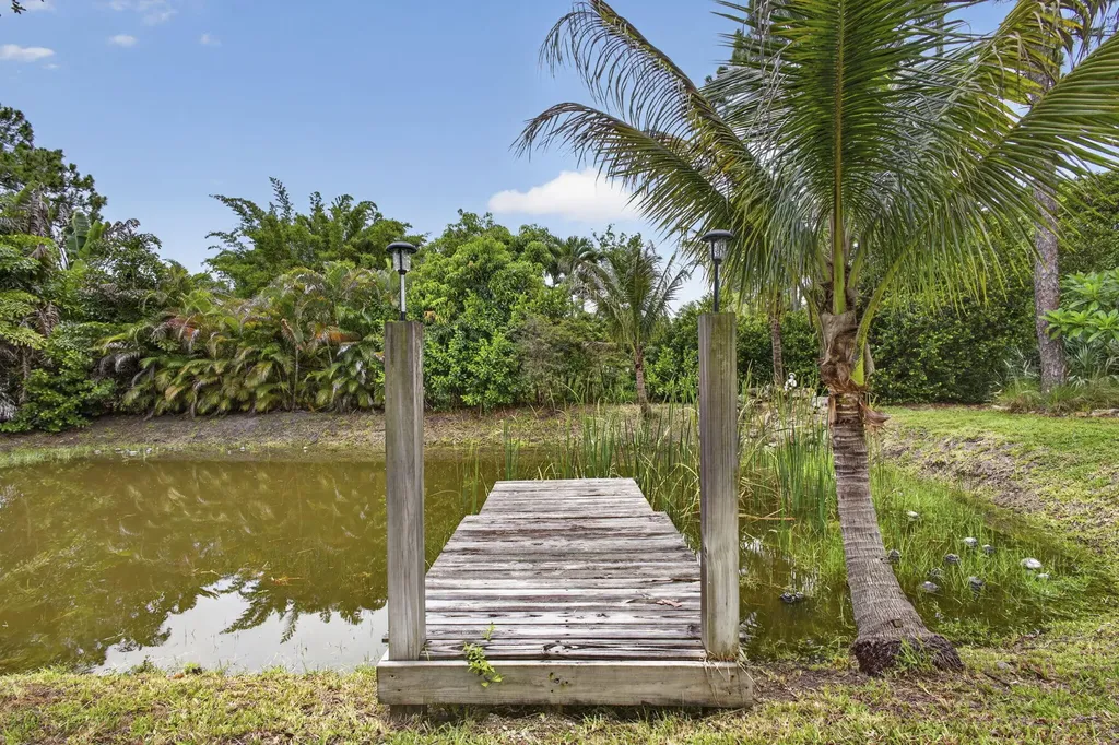 18842 93rd Road N The Acreage FL 33470