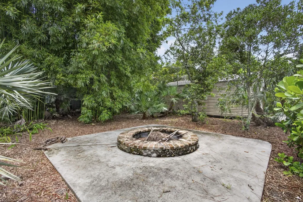 18842 93rd Road N The Acreage FL 33470