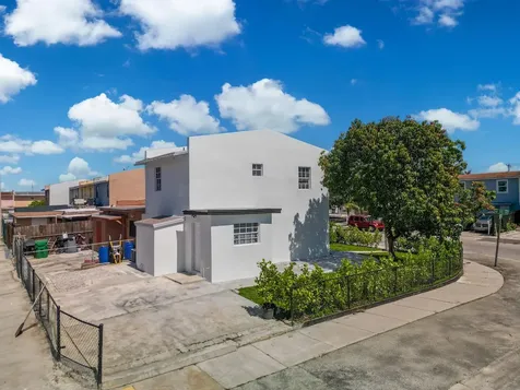 4527 NW 191st Terrace Miami Gardens FL 33055
