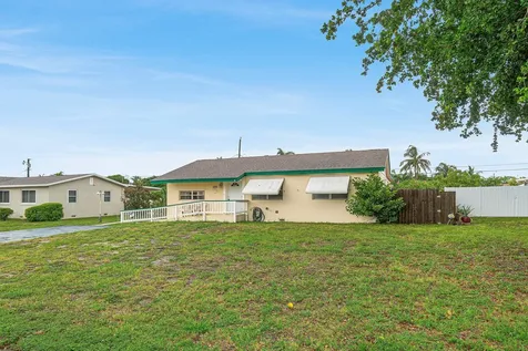 3195 Emerson Avenue Palm Springs FL 33461