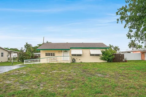 3195 Emerson Avenue Palm Springs FL 33461