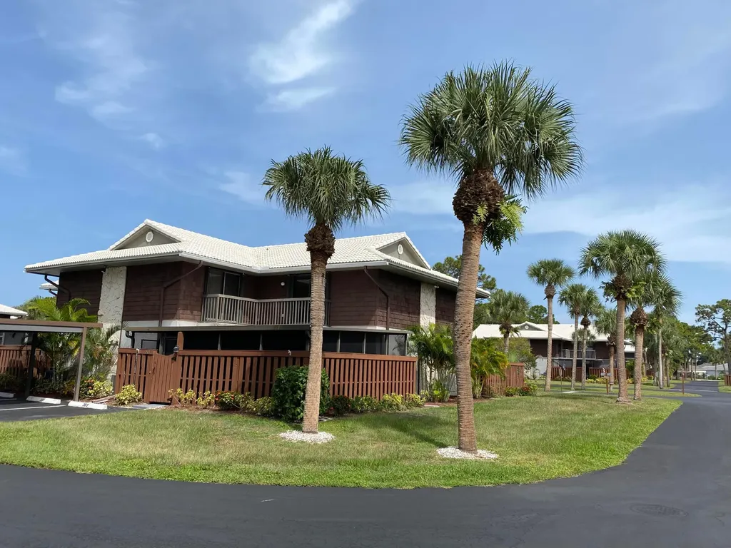 203 SE Camelot Gardens Boulevard Port St Lucie FL 34952