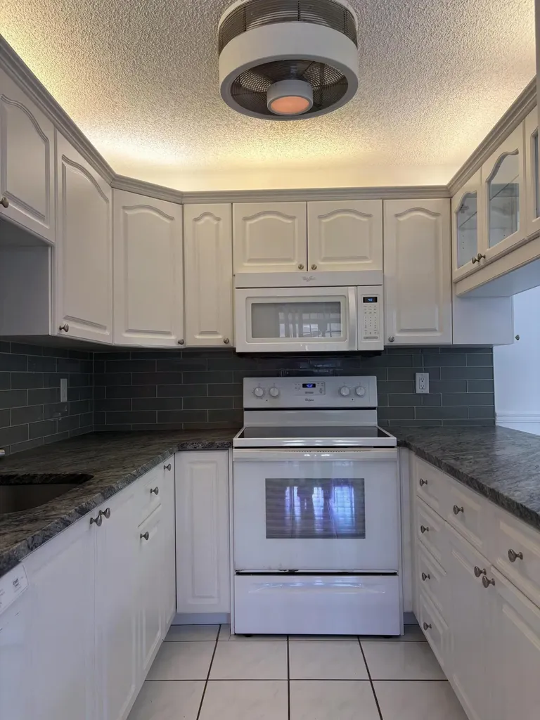 203 SE Camelot Gardens Boulevard Port St Lucie FL 34952