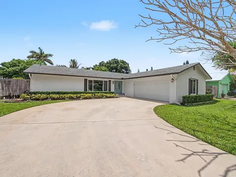 126 Chapel Lane Tequesta FL 33469