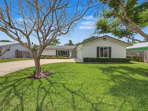126 Chapel Lane Tequesta FL 33469