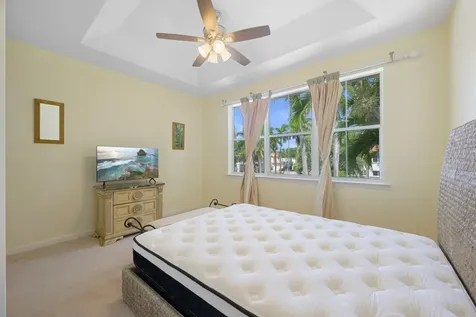 1384 Harbor View W Hollywood FL 33019
