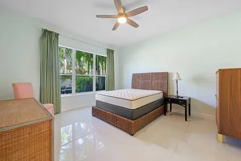 1384 Harbor View W Hollywood FL 33019