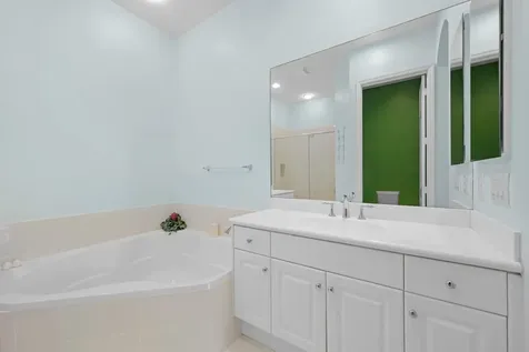 1384 Harbor View W Hollywood FL 33019