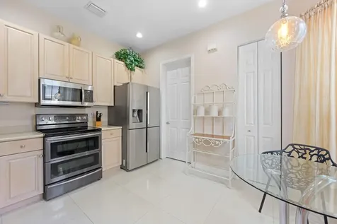 1384 Harbor View W Hollywood FL 33019
