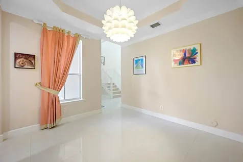 1384 Harbor View W Hollywood FL 33019