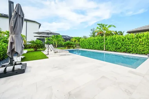 2387 Rollingwood Court Oakland Park FL 33309