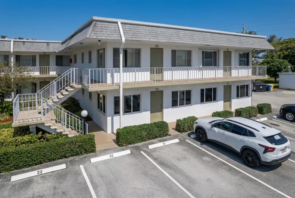 2920 Cynthia Lane Lake Worth Beach FL 33461