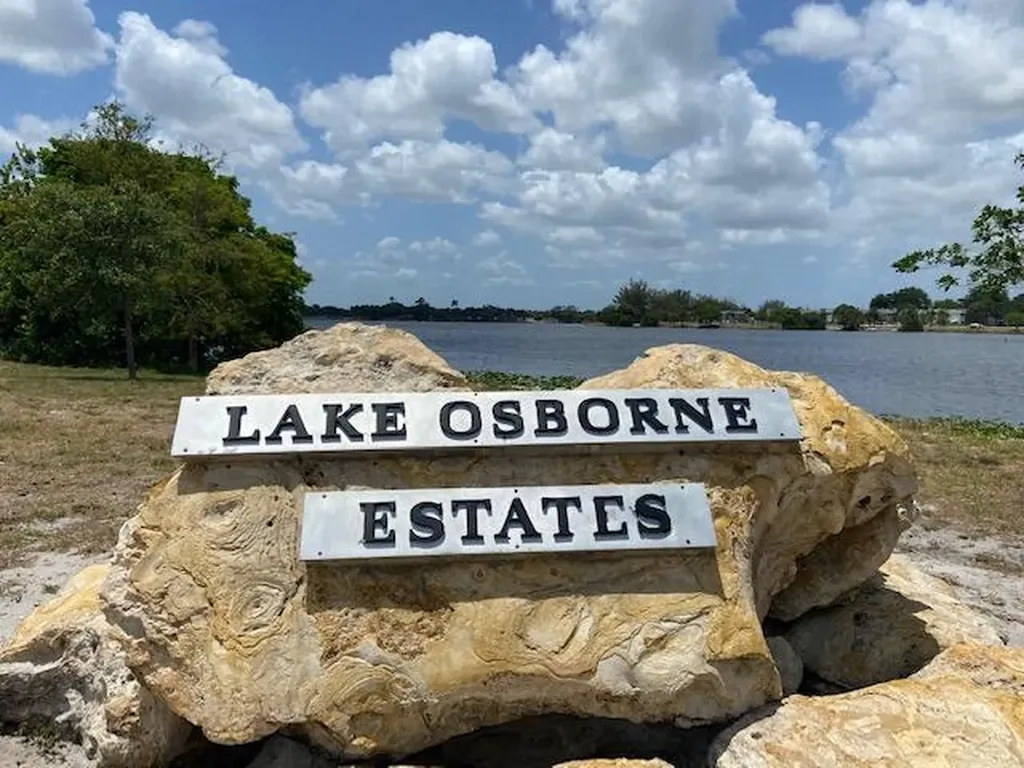 2920 Cynthia Lane Lake Worth Beach FL 33461