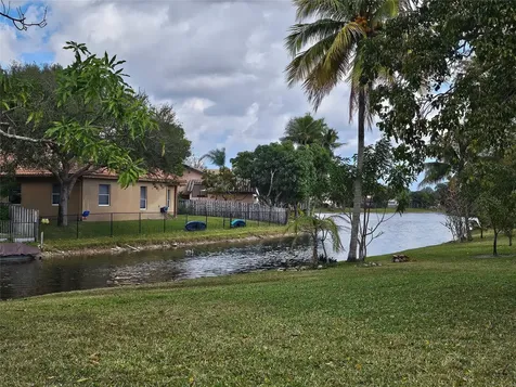 197 NW 113th Way Coral Springs FL 33071