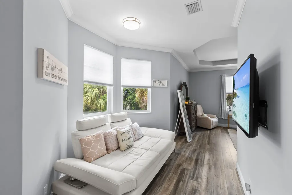 1104 NW Leonardo Circle Port St Lucie FL 34986