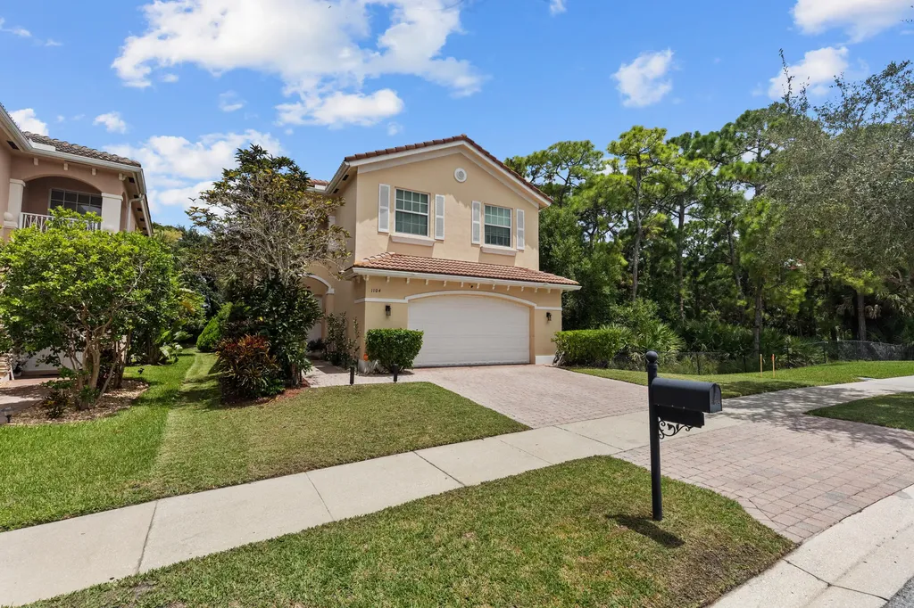 1104 NW Leonardo Circle Port St Lucie FL 34986