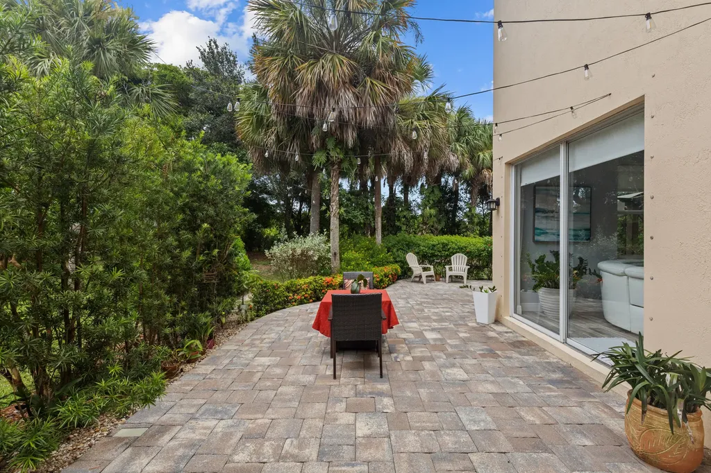 1104 NW Leonardo Circle Port St Lucie FL 34986