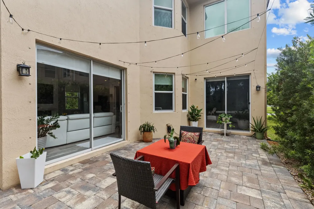 1104 NW Leonardo Circle Port St Lucie FL 34986