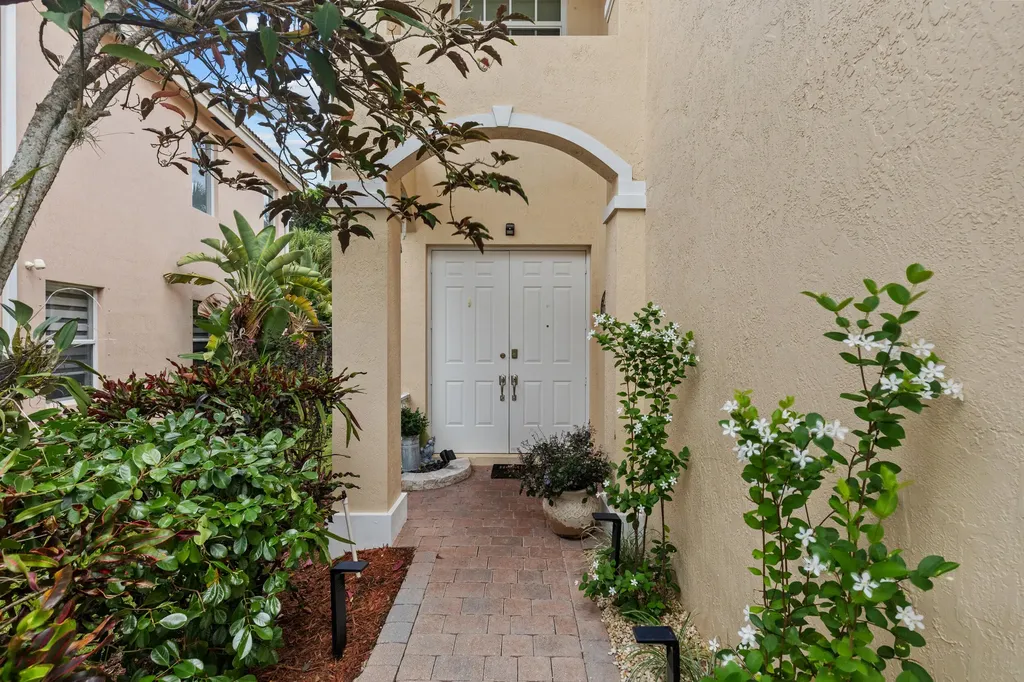 1104 NW Leonardo Circle Port St Lucie FL 34986