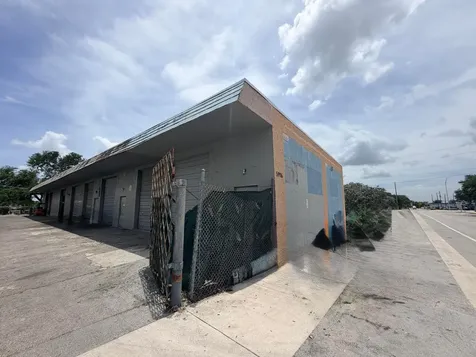 5916 SW 25th Street West Park FL 33023