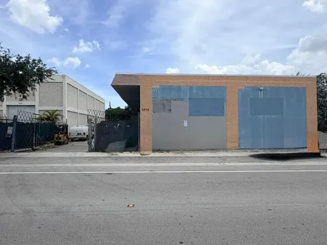 5916 SW 25th Street West Park FL 33023