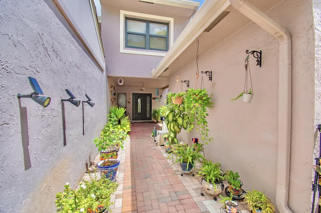6640 Thornhill Court Boca Raton FL 33433