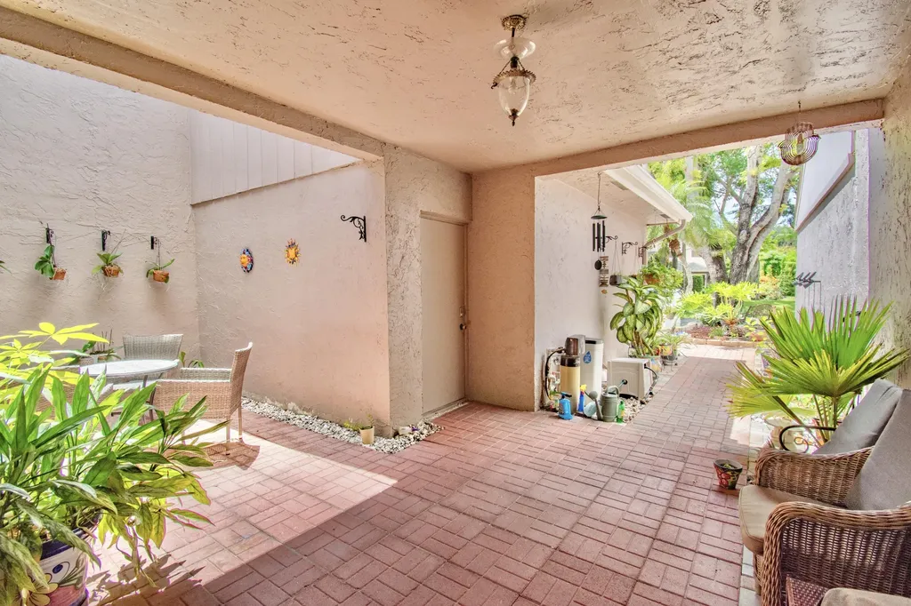 6640 Thornhill Court Boca Raton FL 33433