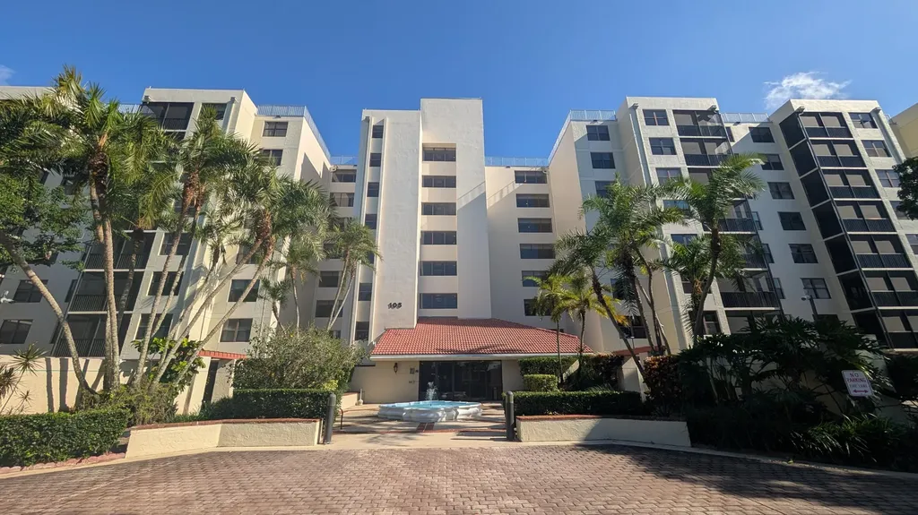 105 Lake Emerald Oakland Park FL 33309