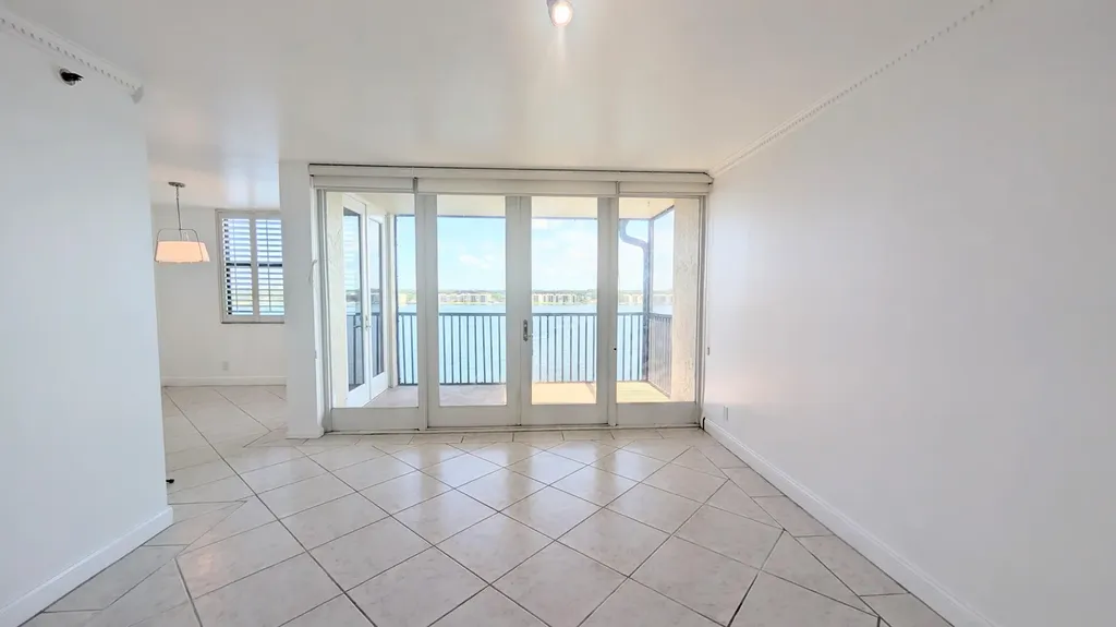 105 Lake Emerald Oakland Park FL 33309