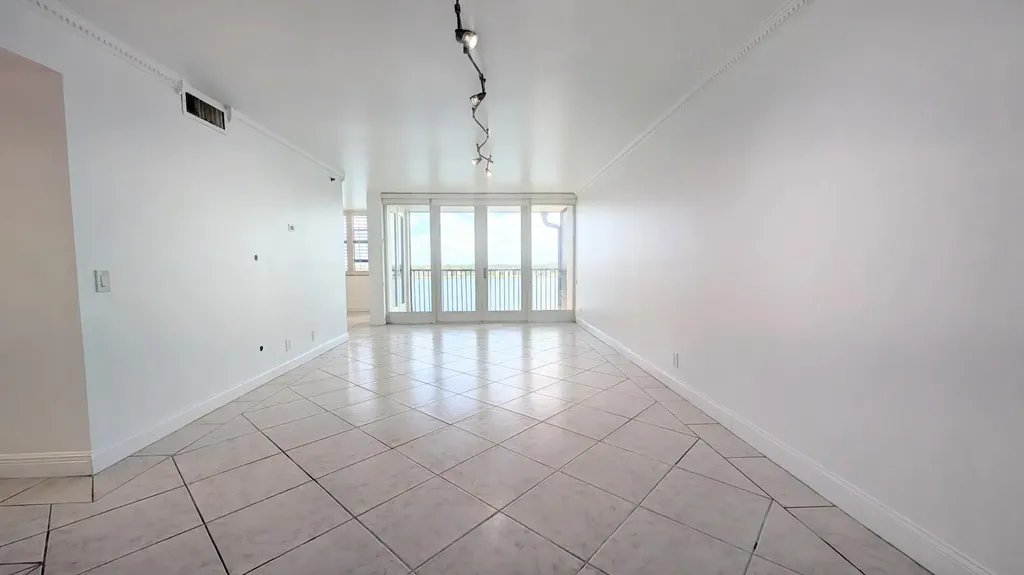 105 Lake Emerald Oakland Park FL 33309